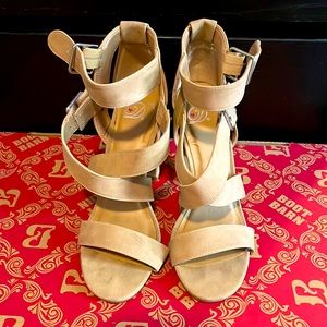 Nude Sz.8 heels